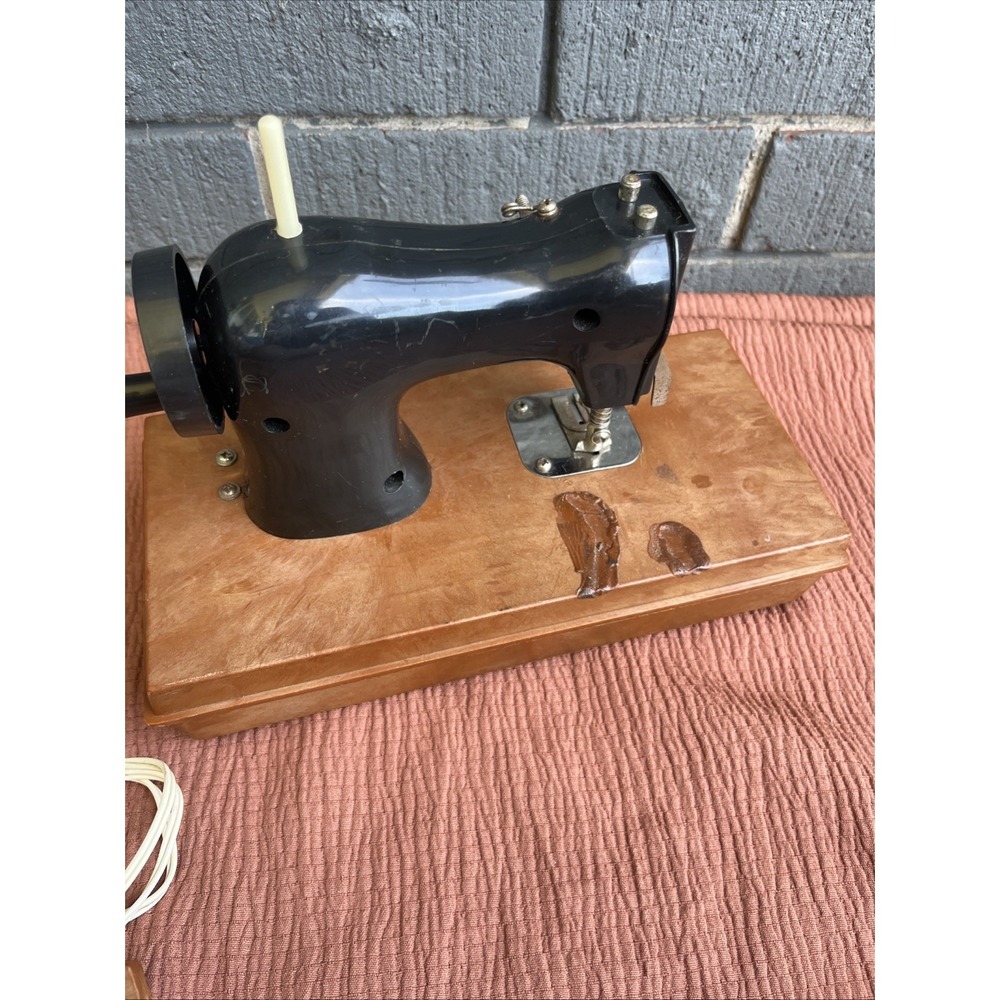 Toy Sewing Machine Holly Hobbie Vintage 1975 by Durham For Display Not Working - Picture 6 of 10
